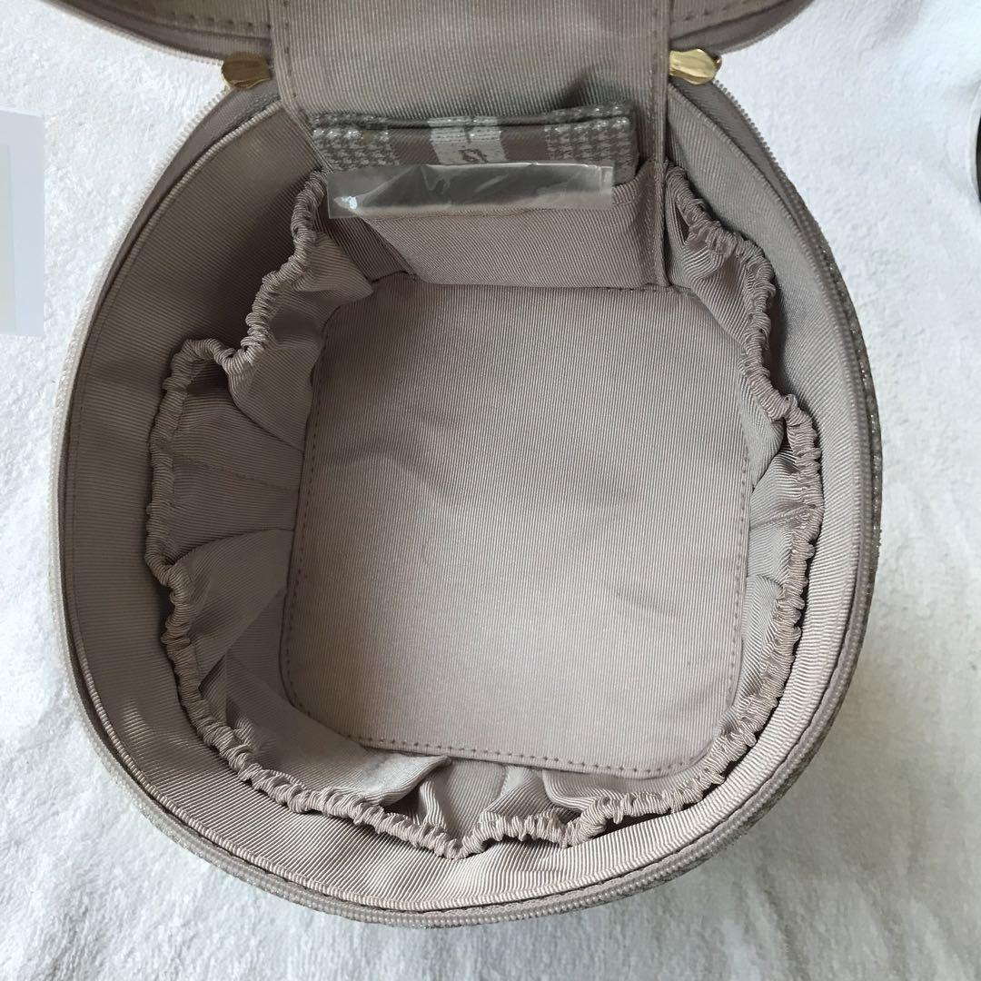 Her lip to HLT Jacquard Vanity Bag
