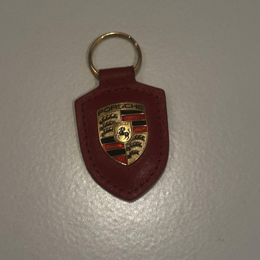 【PORSCHE ポルシェ】 クレスト キー ホルダー 赤