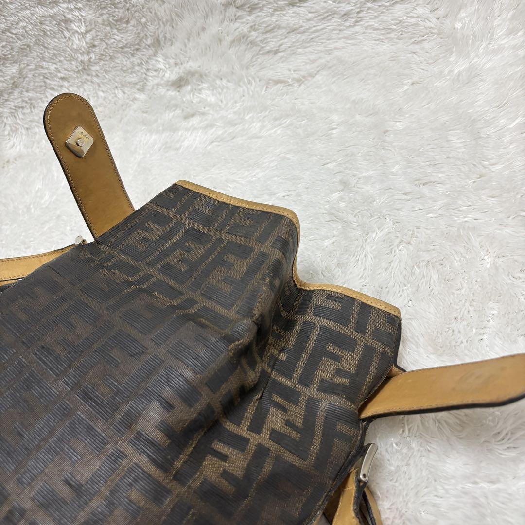 希少✨FENDI 巾着 ズッカ柄 ショルダーバッグ PVC 金具 レザー