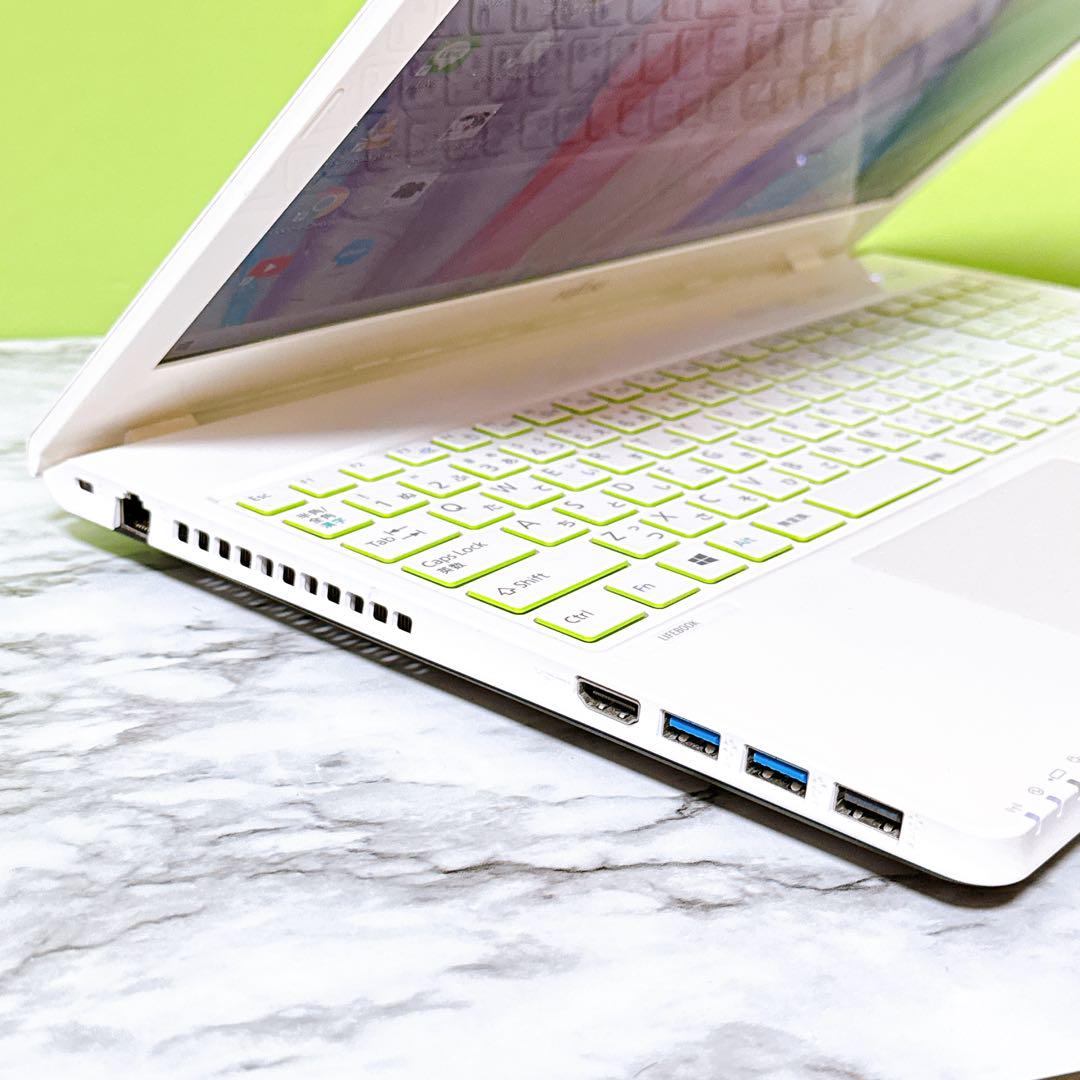 美品✨爆速SSD240GB/メモリ8GB✨カメラ付✨初期設定済みノートパソコン