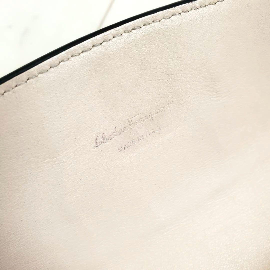 美品 フェラガモ 長財布 ウォレット クリップ 花柄 フラワー 希少モデル レア