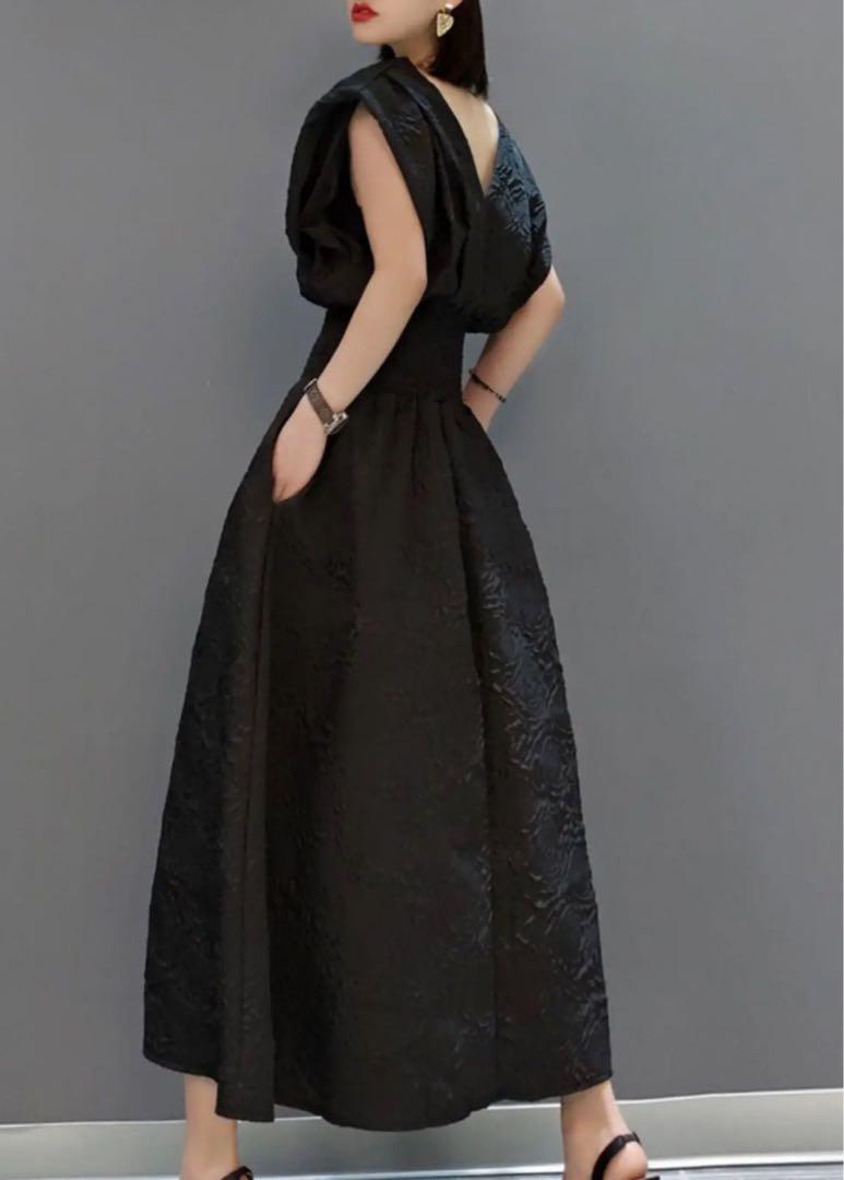 美品　Ｖネックジャガードドレス　ブラック