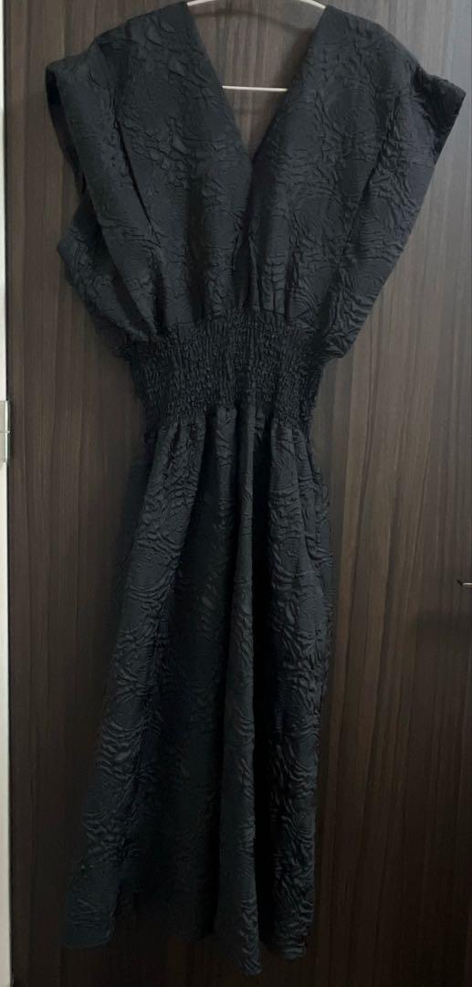 美品　Ｖネックジャガードドレス　ブラック
