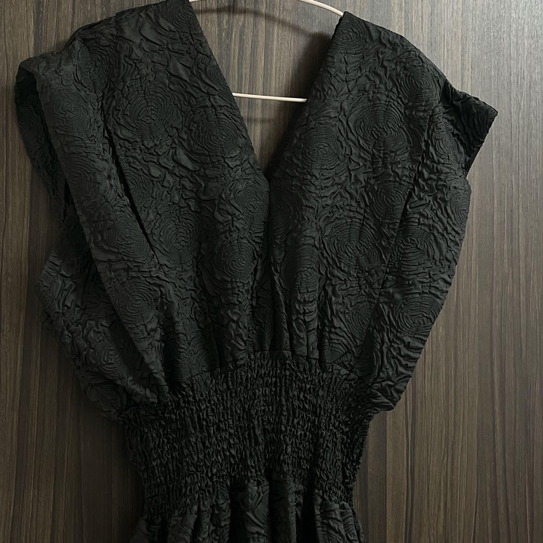 美品　Ｖネックジャガードドレス　ブラック