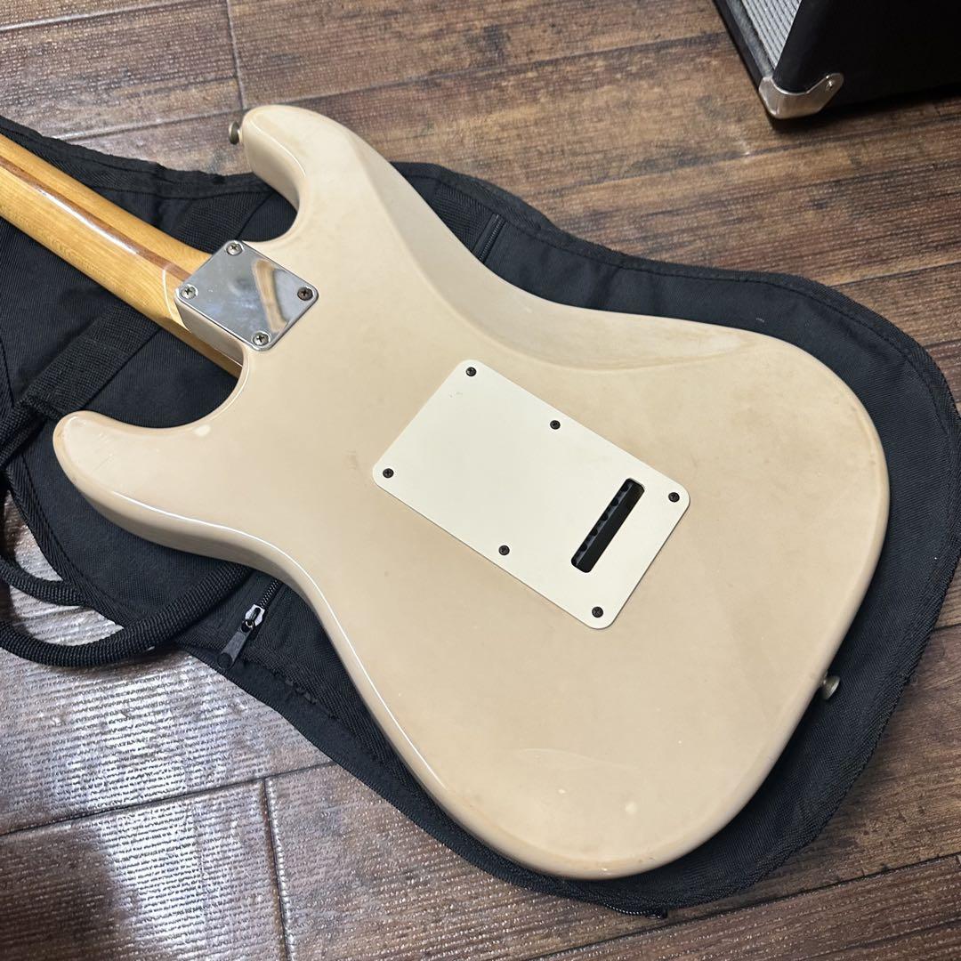 Fender Mexico Standard Stratocaster ホワイト
