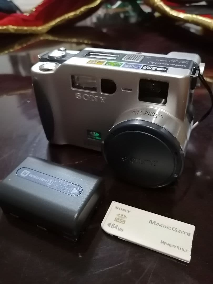 SONY Cyber−Shot S DSC-S70 古いデジカメ 中古 激安単価で