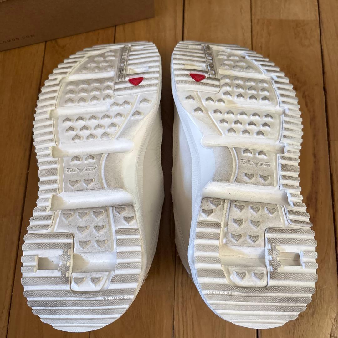 19日限定値下 SALOMON スニーカー ホワイト 24センチ