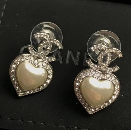CHANEL ハート型イヤリング