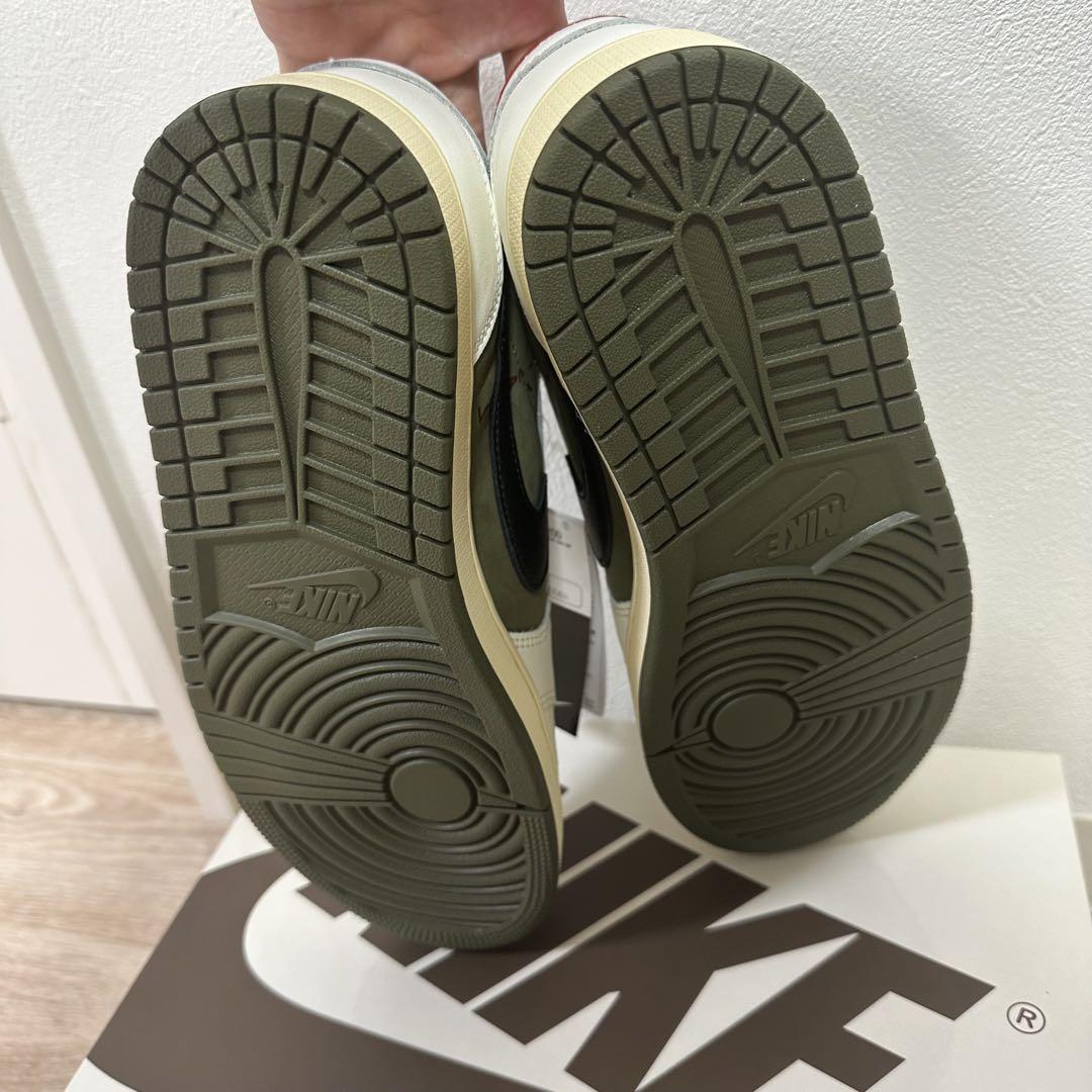 TRAVIS SCOTT × AIR JORDAN 1 LOW リバースオリーブ