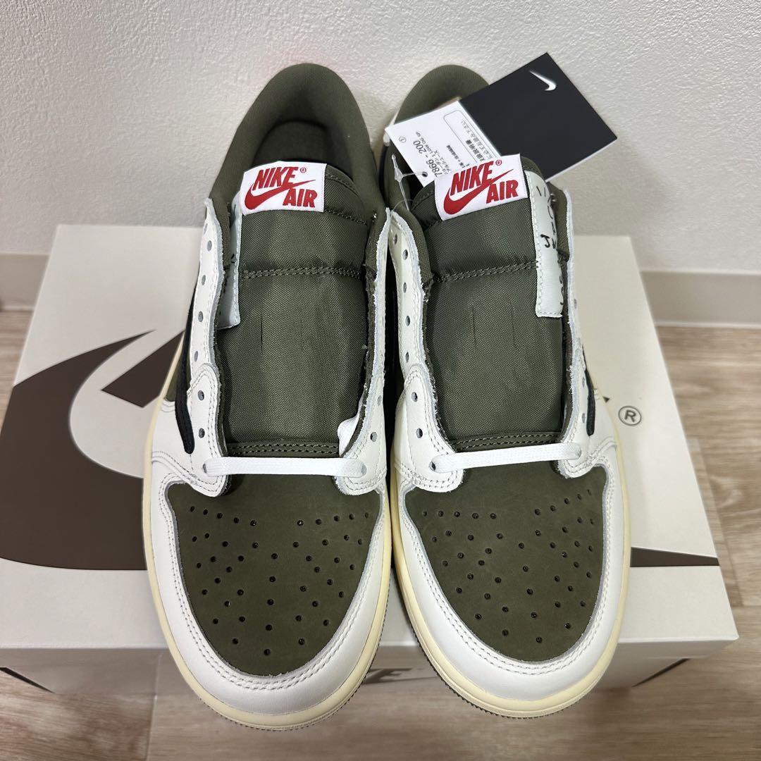TRAVIS SCOTT × AIR JORDAN 1 LOW リバースオリーブ