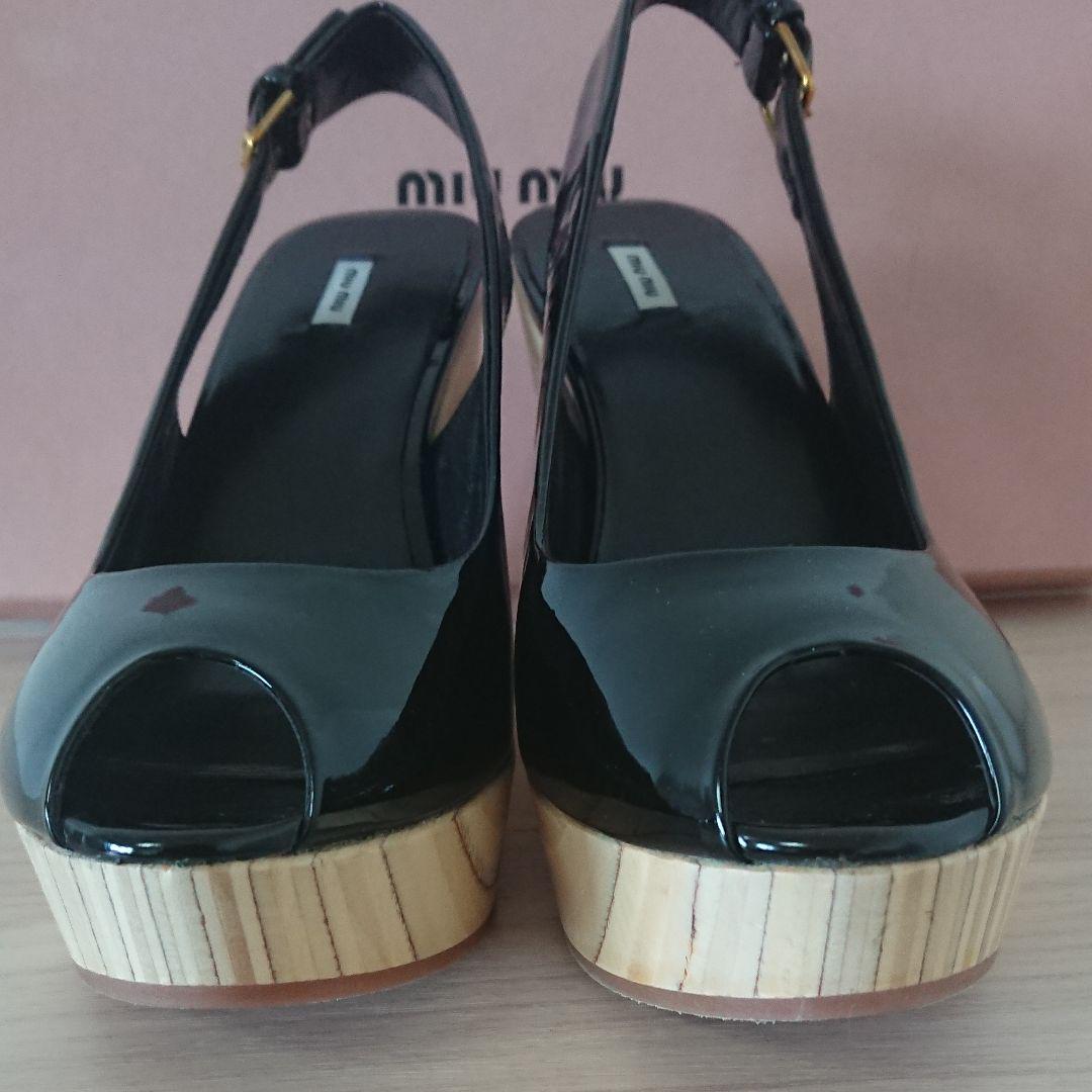 数量限定格安 miu ウッドソール サンダル size36 wrf9T-m15938589736 miu 牛革 エナメル 最安値得価