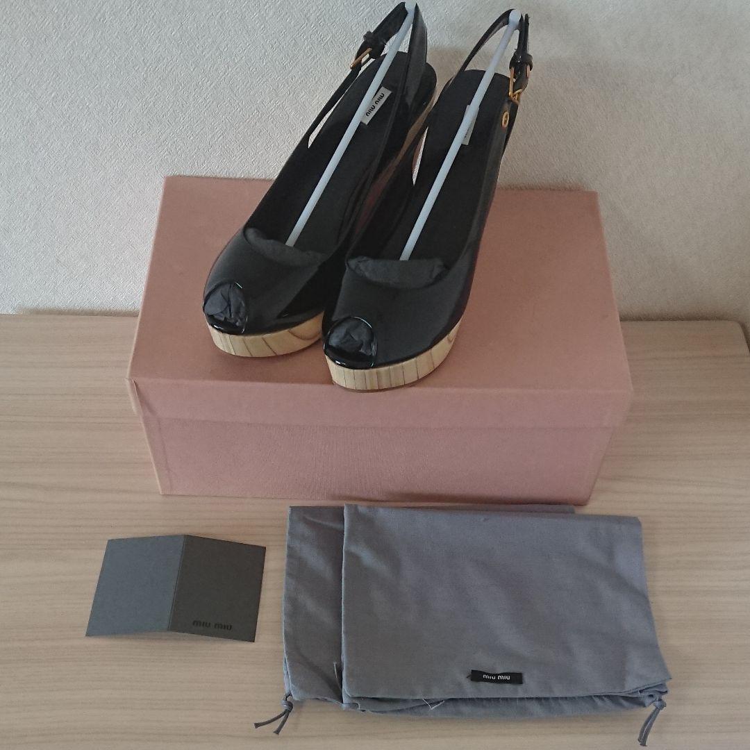 数量限定格安 miu ウッドソール サンダル size36 wrf9T-m15938589736 miu 牛革 エナメル 最安値得価