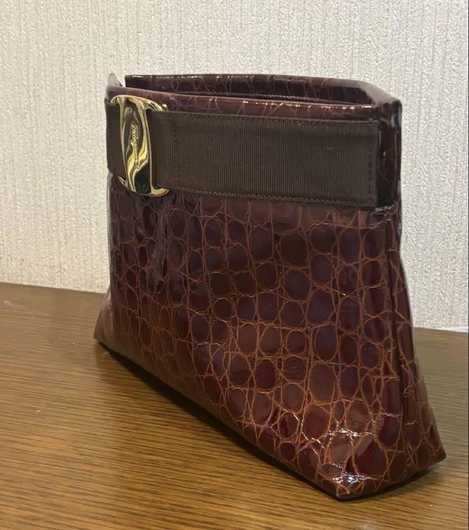 Salvatore Ferragamo ワインレッドショルダーバッグ