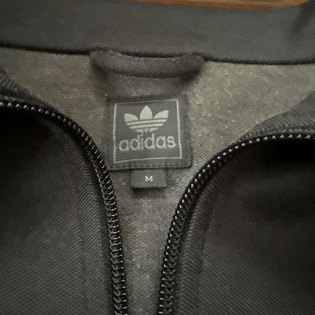 adidasトラックジャケット　ブラック