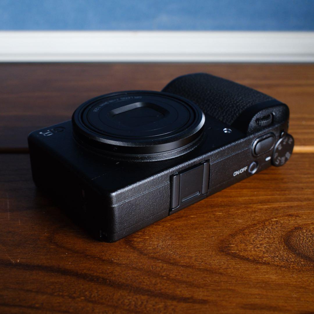 リコー RICOH GRIII + 充電器 + 予備バッテリー