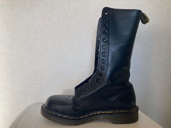 本日超得 ドクターマーチン 14ホールブーツ23センチ 人気が高い