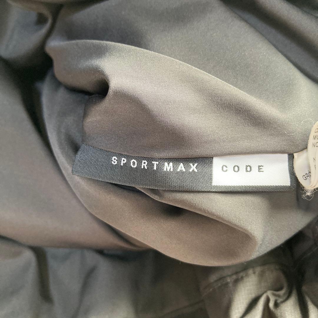 スポーツマックスコード マックスマーラ ダウンジャケット 軽量 黒系 40 L スポーツマックスコード マックスマーラ ダウンジャケット 軽量 黒系 40 L