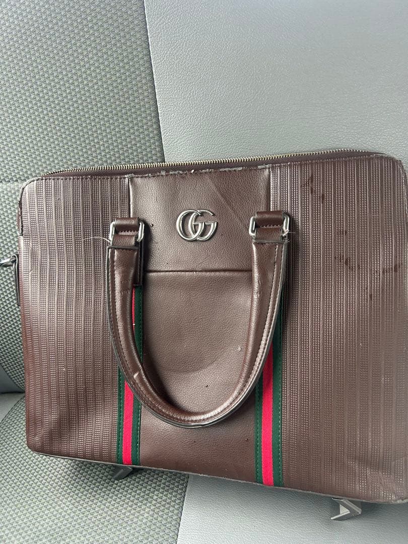 GUCCI ブラウンレザー バッグ