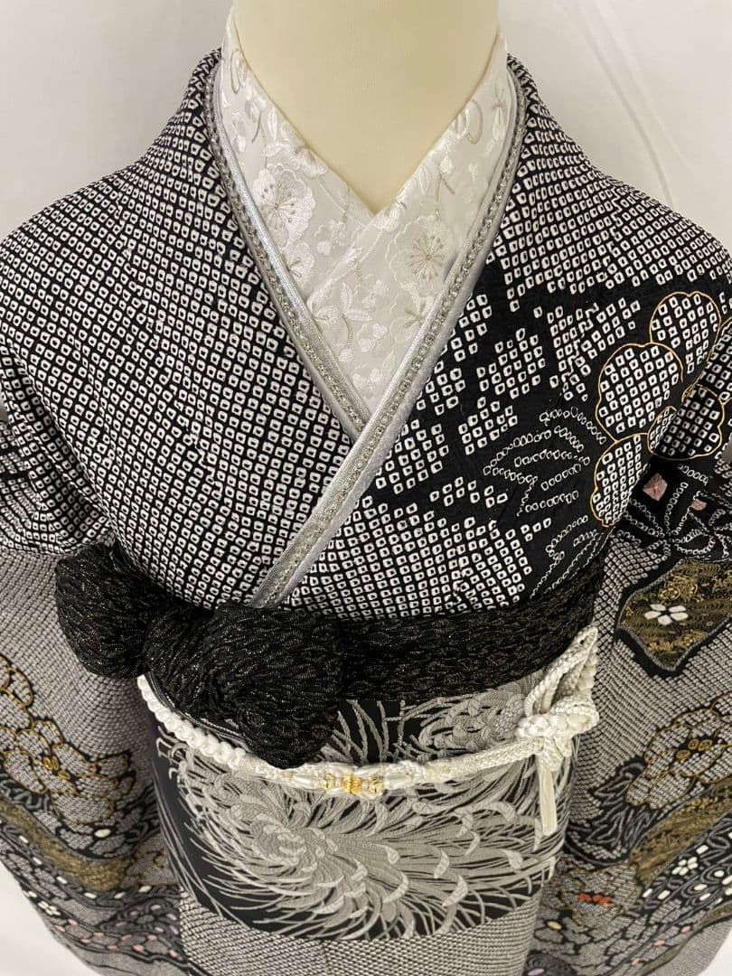 WA-Modern】正絹モノトーン総絞り振袖フルセット - メルカリ