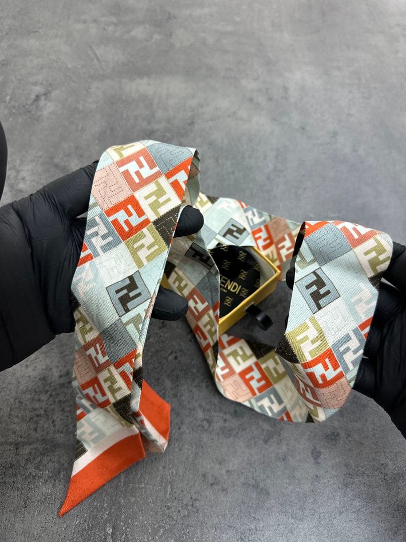 FENDI シルクバンダナ マルチカラー FENDI シルクバンダナ マルチカラー