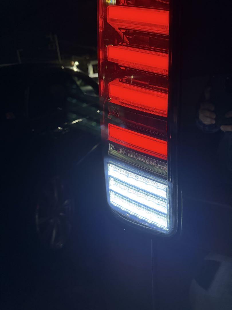 ダズフェローズ LEDテールランプ　ヴォクシー　ノア　エスクァイア　80系