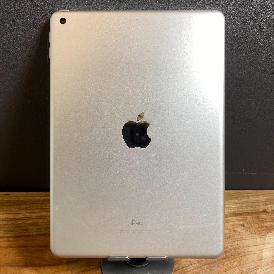 Apple iPad 代5世代 32GB シルバー 本体 充電ケーブル付き Amazon.co.jp: 【整備済み品】 Apple iPad (第5世代) Wi-Fi +