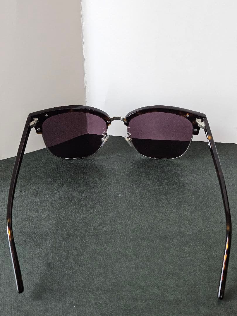 LAURENT キャットアイサングラス目立った傷や汚れなし