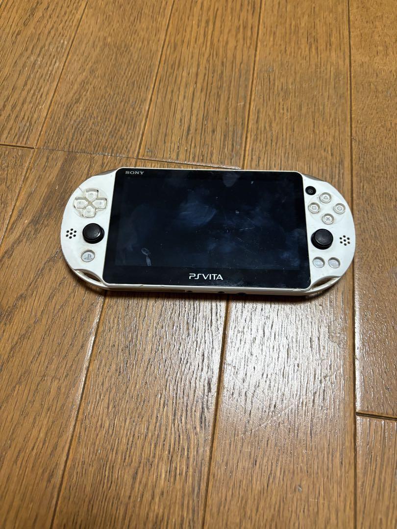 PS Vita ホワイト 本体 8GBメモリーカード付属