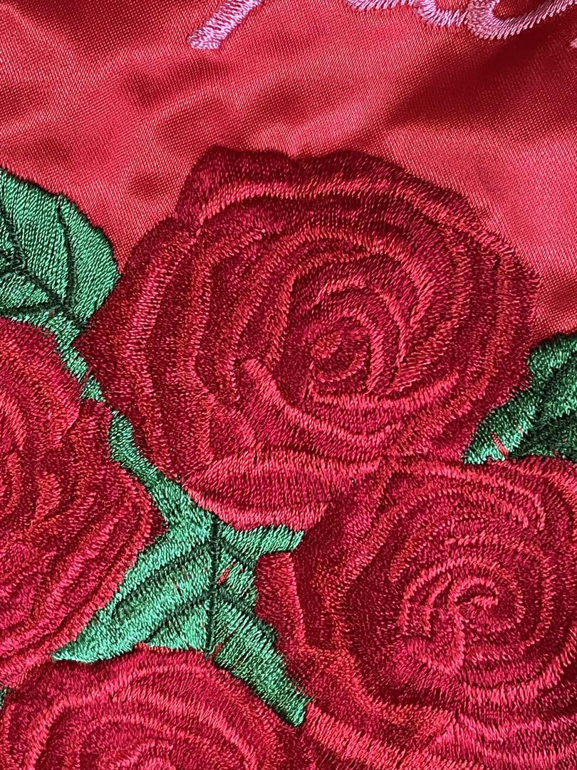 犬服　花の刺繍が綺麗なスカジャン　サイズM