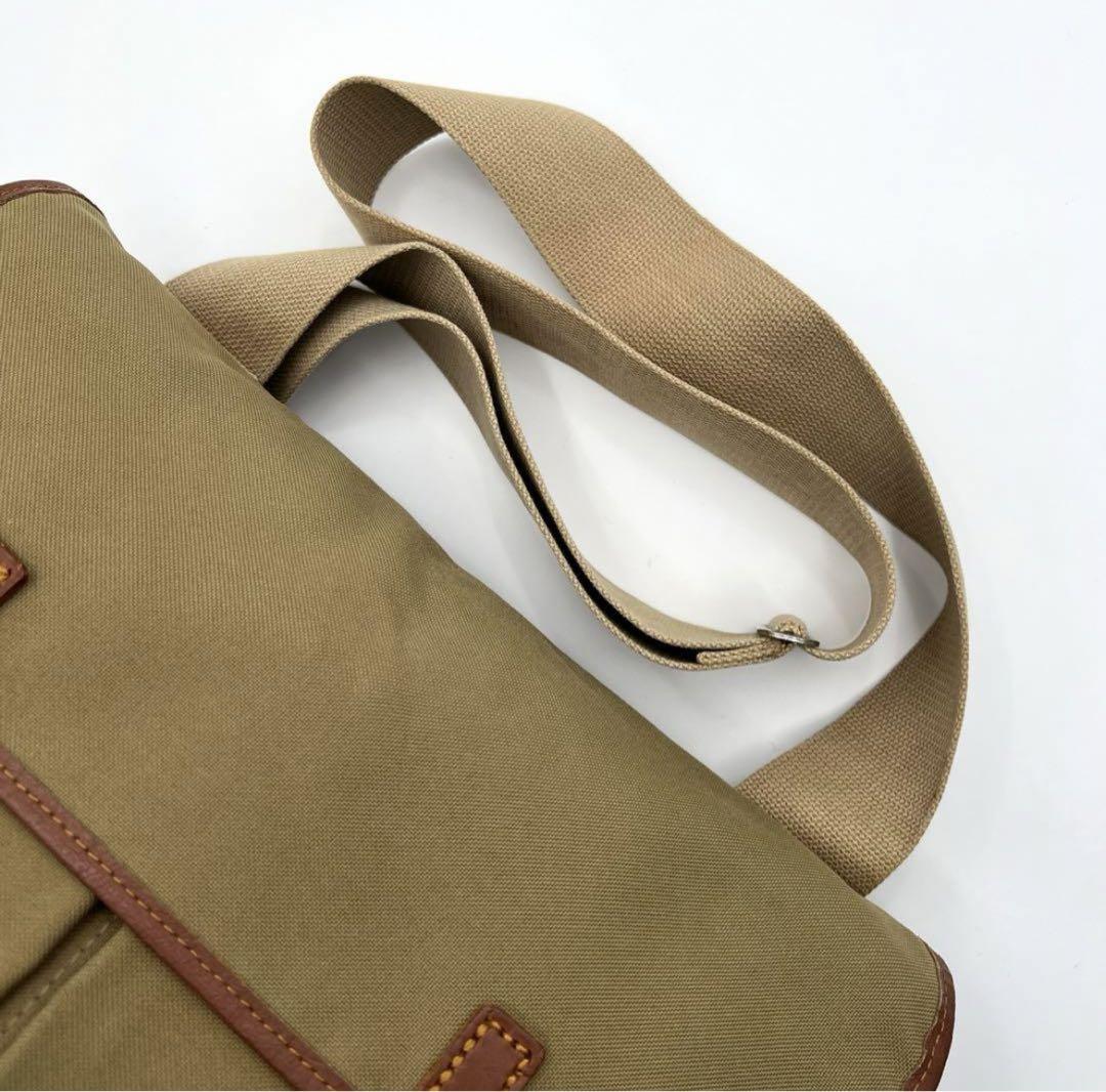 美品】ブレディー ショルダーバッグ アリエル トラウト