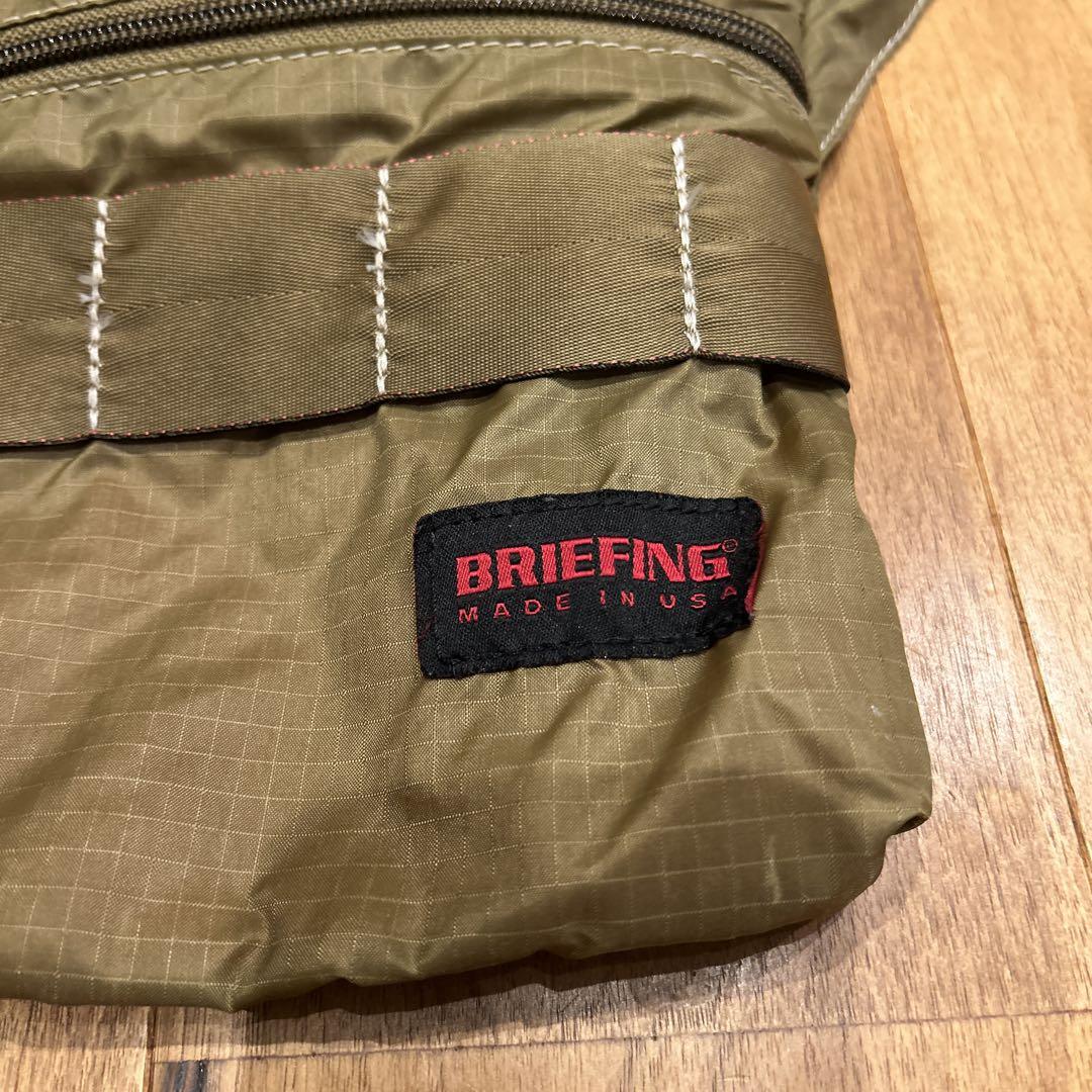 BRIEFING サコッシュ