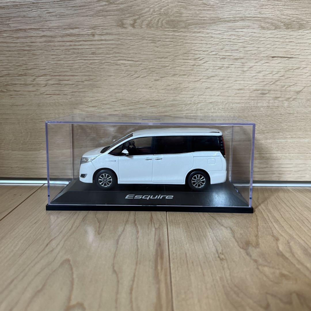 トヨタ エスクァイア 1/30 カラーサンプルミニカー - メルカリ