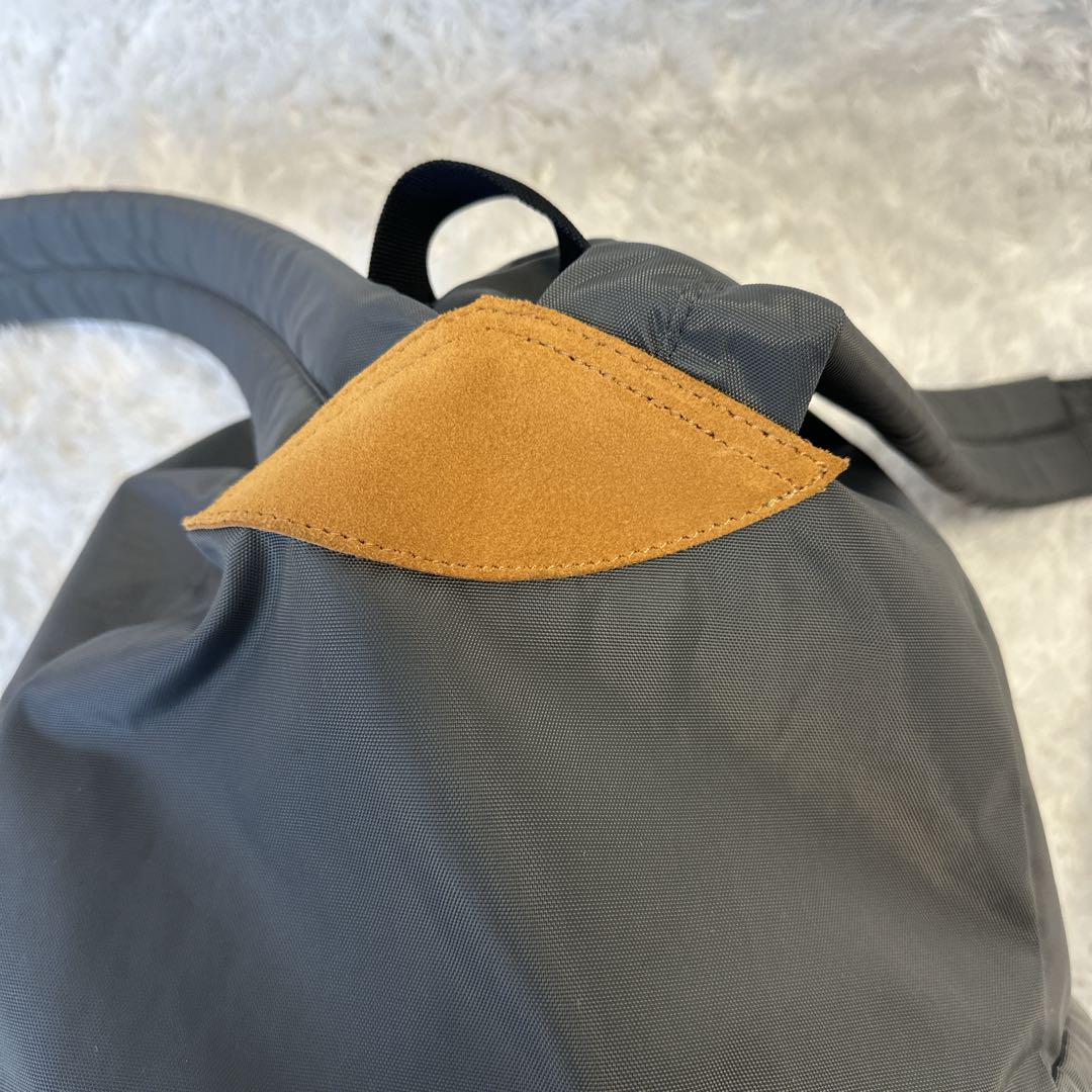 美品 エルベシャプリエ グレー(フュズィ)ナイロンデイパック リュック