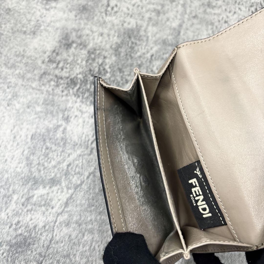 ✨極美品✨ フェンディ ターンロック オールレザー 折り財布 ✨極美品✨ フェンディ ターンロック オールレザー 折り財布