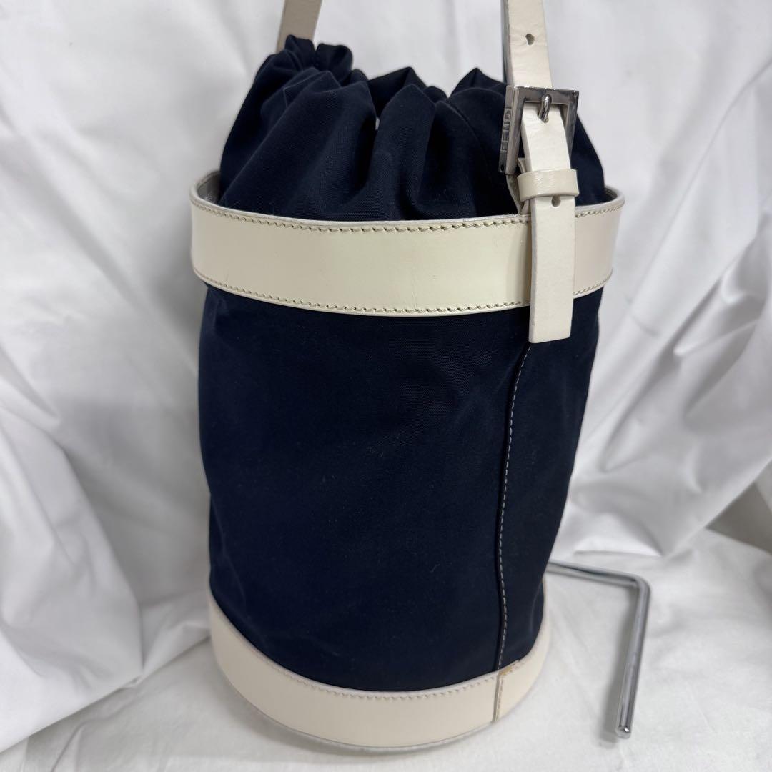 FENDI ネイビー ホワイト バケツバッグ