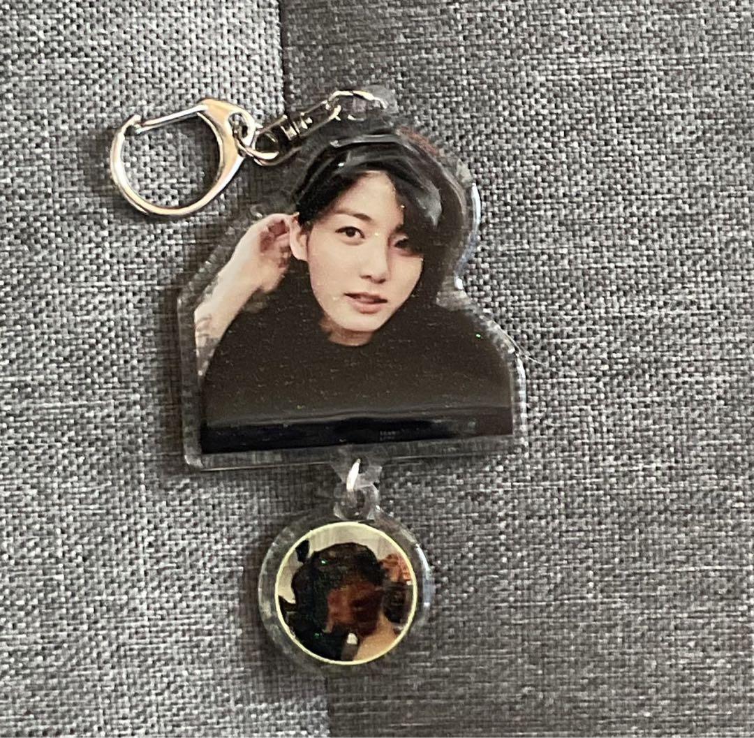BTS グク jungkook くるくる回る ガラスドームキーホルダー④ BTS jungkook グク キーホルダー 3点セット - メルカリ