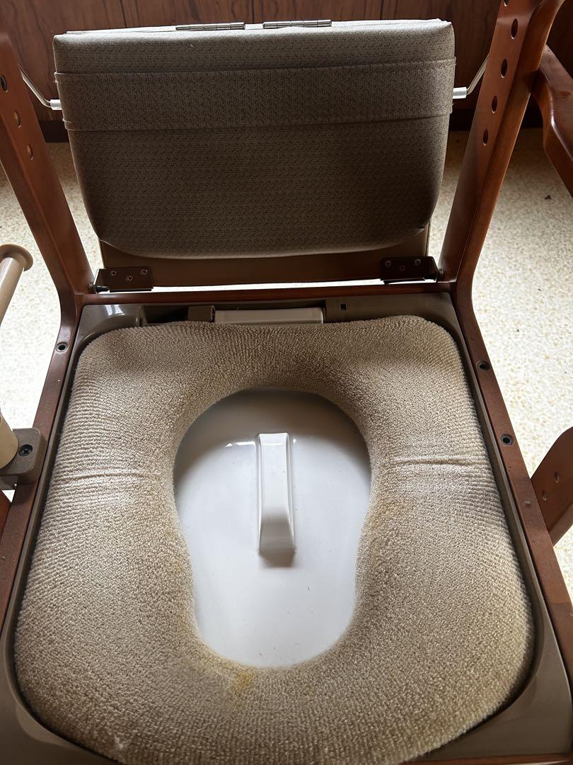 介護用椅子 ポータブルトイレ機能付き