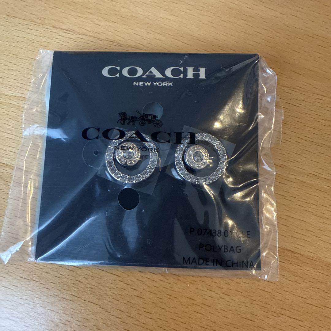 【新品】 Coach コーチ オープン ハロスタッド ピアス シルバー 新品】 Coach コーチ オープン ハロスタッド ピアス シルバー