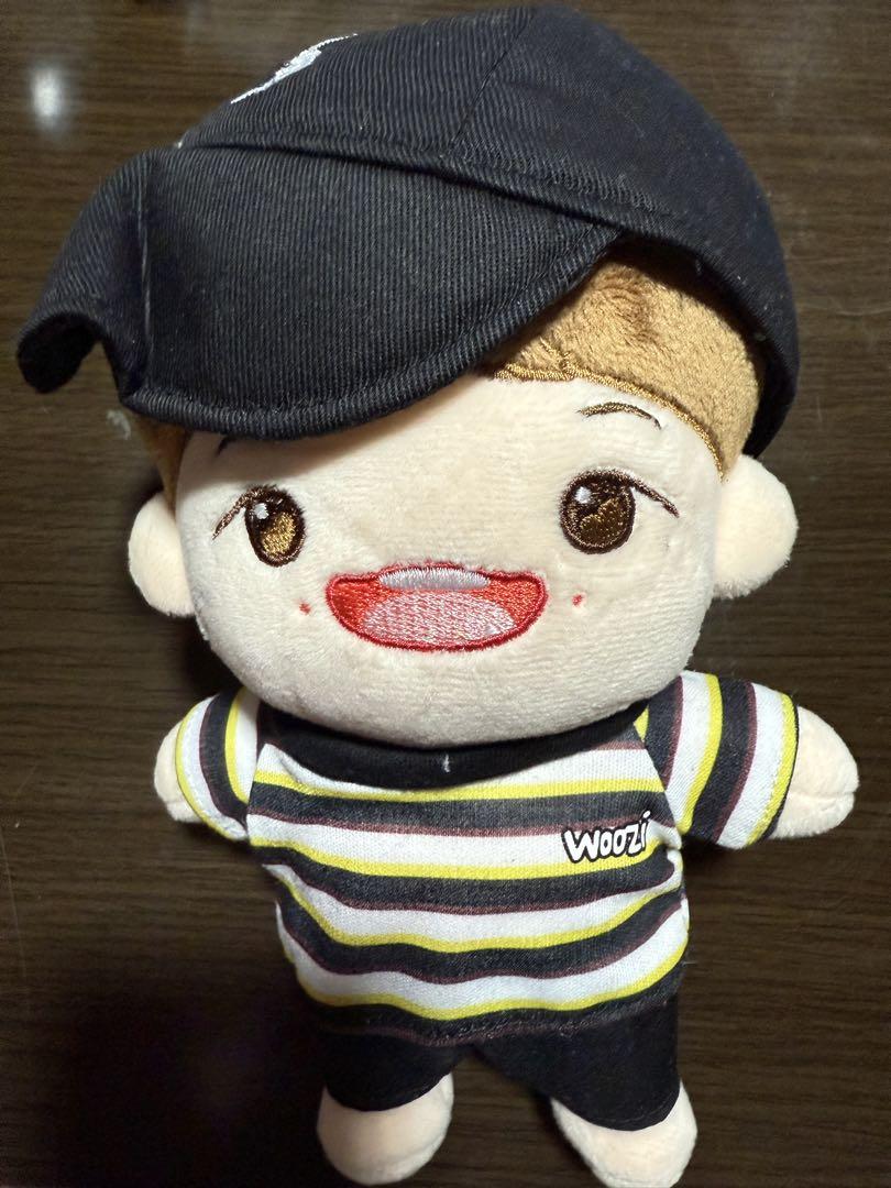 SEVENTEEN - SEVENTEEN  woozi ぬいぐるみ　20cm SEVENTEEN Woozi ウジ ぬいぐるみ 20cm - メルカリ