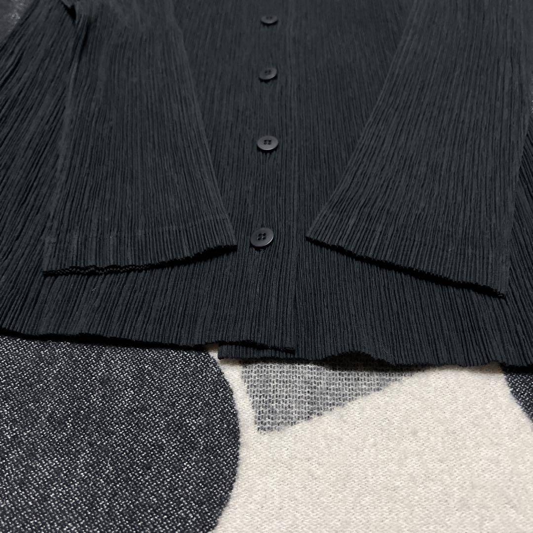 イッセイミヤケ！ 黒のプリーツカーディガン