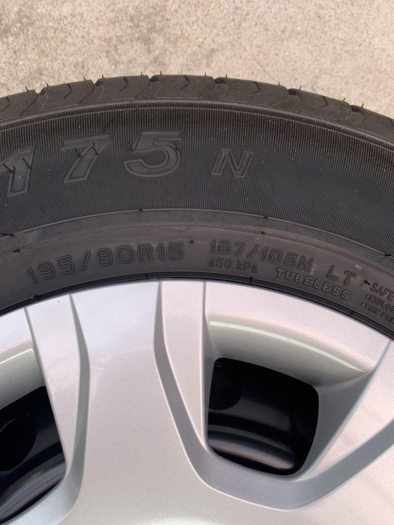 195/80R15ハイエース純正ホイル・タイヤセット・ホイルキャップ付き