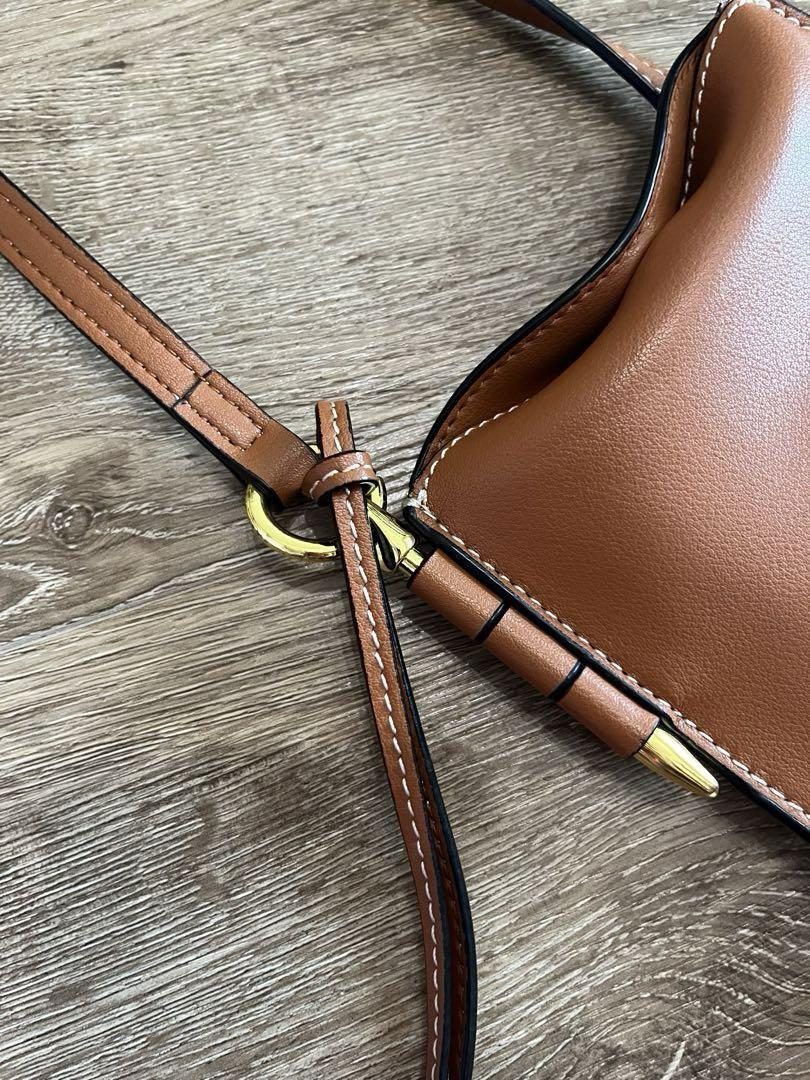 LOEWEロエベゲートポケット風ショルダーバッグミニ財布キャメル