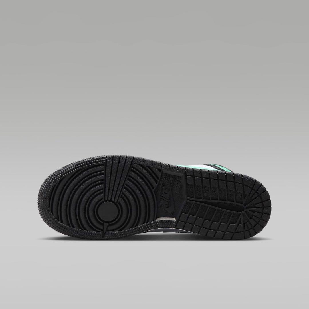 NIKE エアジョーダン１MID