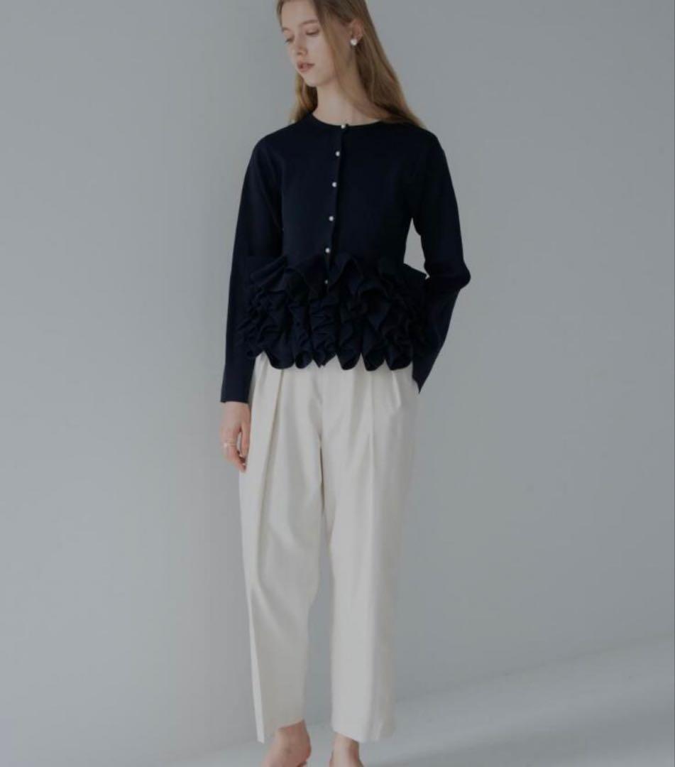 みゃーちゃん【新品】スワンカーディガン ブラック◾️TREFLE＋1 トレフ みゃーちゃん様専用【新品】スワンカーディガン ブラック◾️TREFLE＋1