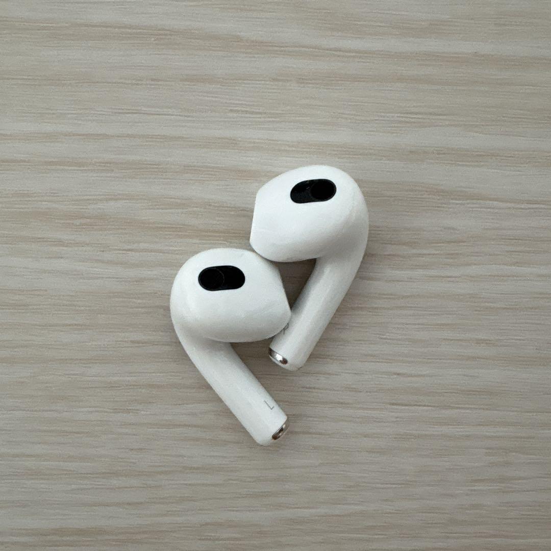 AirPods 第三世代 本体＋充電ケース - メルカリ