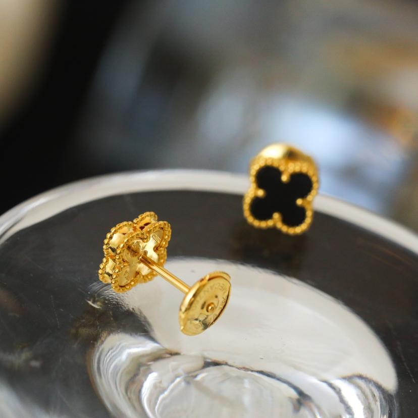 Van Cleef & Arpels ピアスオニキス
