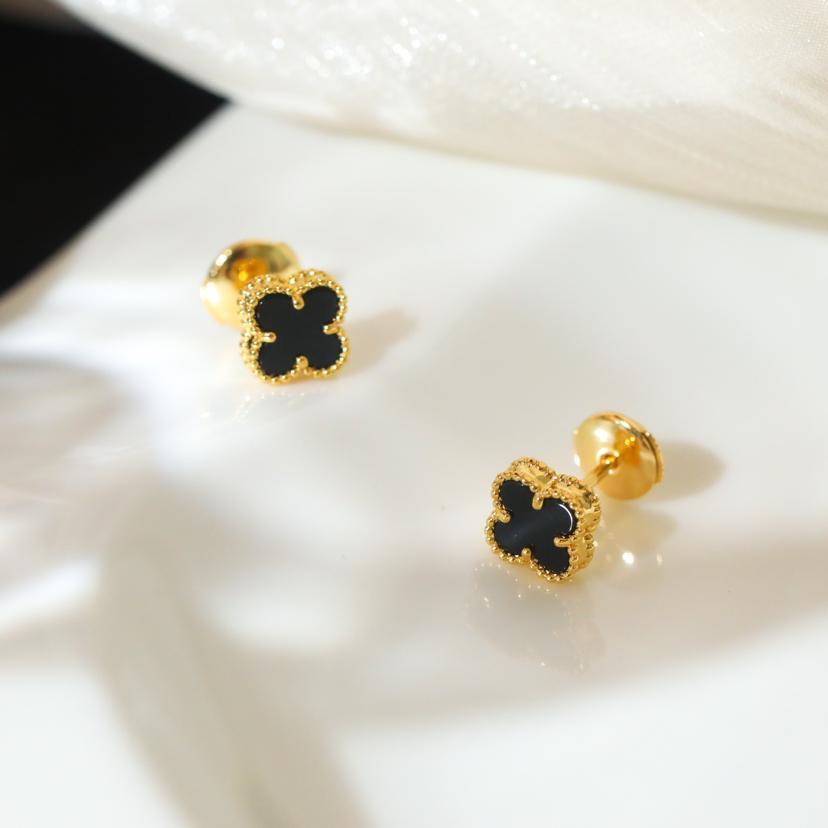 Van Cleef & Arpels ピアスオニキス