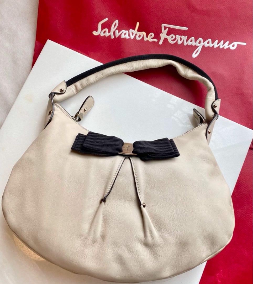 Salvatore Ferragamo ベージュ ハンドバッグ