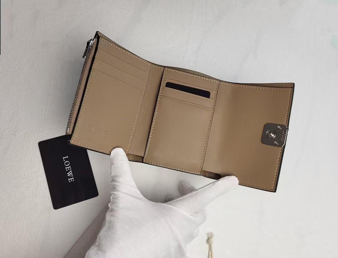 LOEWE ロエベ ベージュ 三つ折り財布 コンパクトウォレット ミニ財布