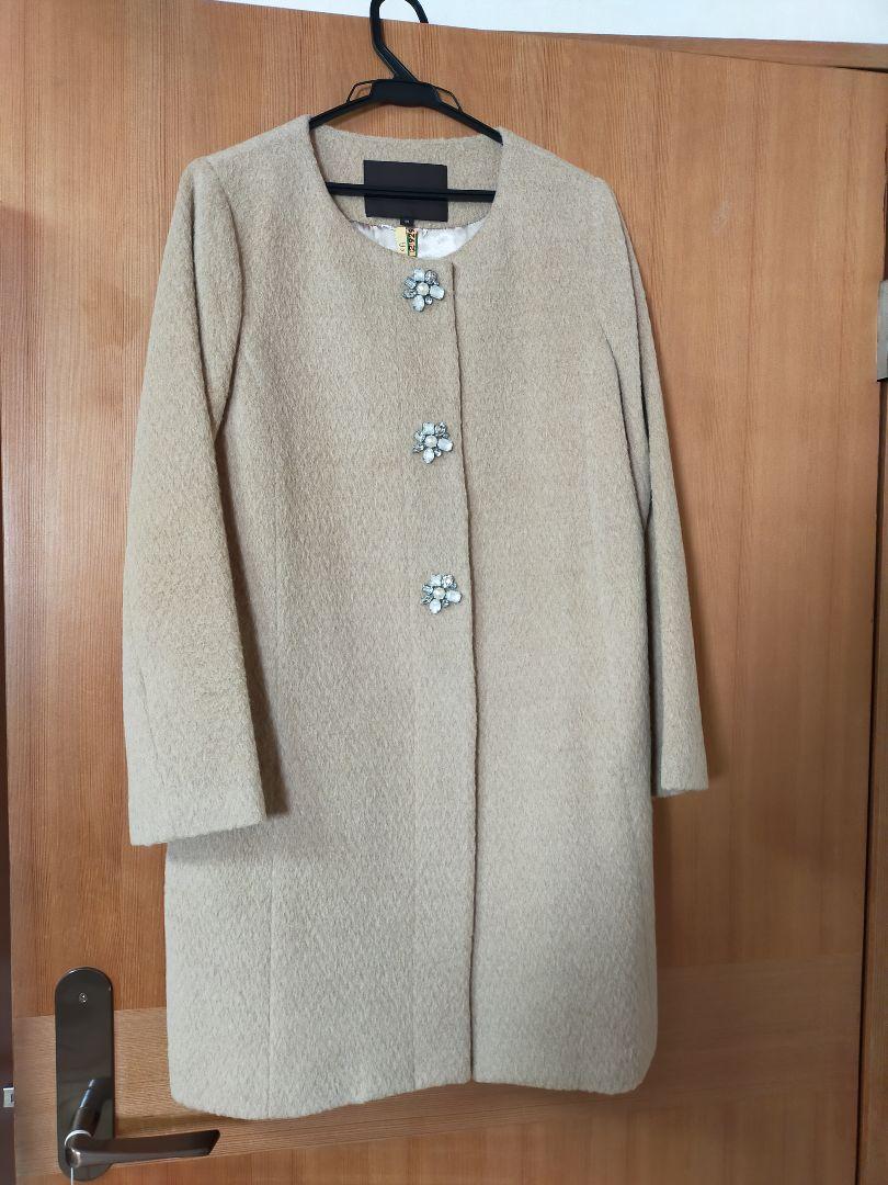 【美品】キャメルベージュコート ノーカラーコートビジューボタン